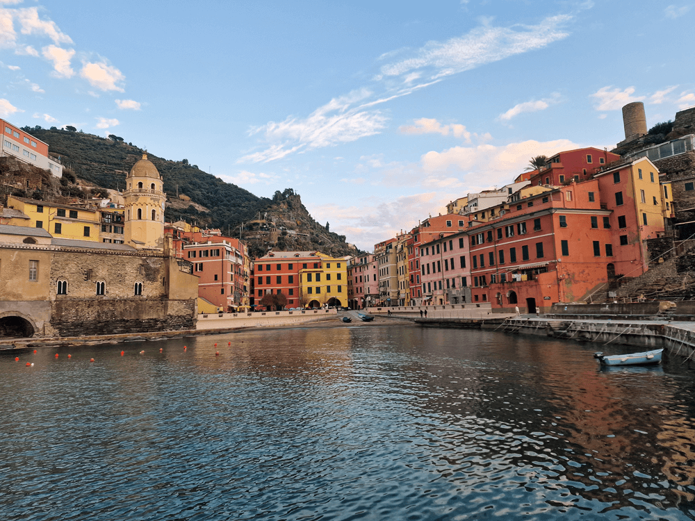 4 days in Liguria: an easy coastal trip 4 Vernazza’s colourful houses along the waterfront seen from the pier.